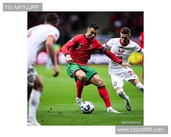 球迷冲进场内抢夺C罗球衣引发欧冠赛场奇葩事件